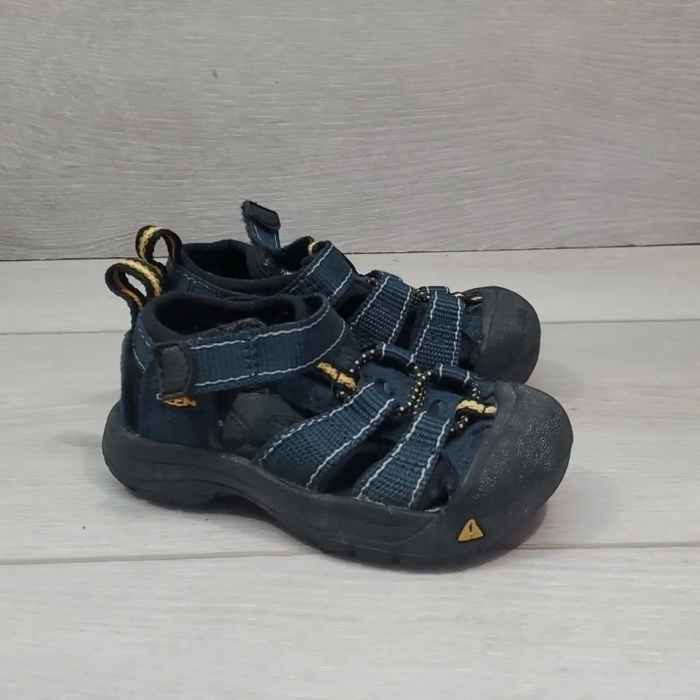 Keen Boys Kids Outdoor Fisherman hiking Waterproof sandals shoes sz 4 Toddler